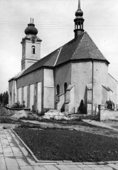 kostel poškozený válkou