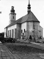 kostel poškozený válkou