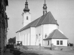 opravený kostel po požáru