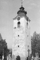 zvonice poškozená válkou