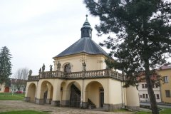 pohled zezadu zleva