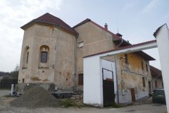 pohled zezadu zleva