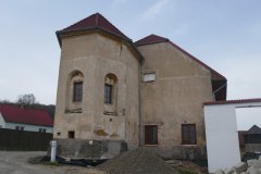 pohled zezadu zleva