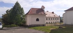 pohled zezadu zleva