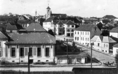celkový pohled na město s kostelem