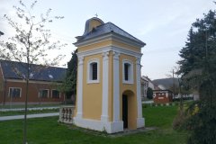 pohled zezadu zprava