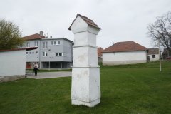pohled zezadu zleva