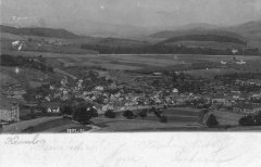 pohled na město s kaplí (v popředí uprostřed)