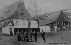 historické foto kaple (vlevo)