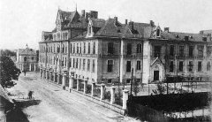 historické foto márnice s pitevnou (vlevo)