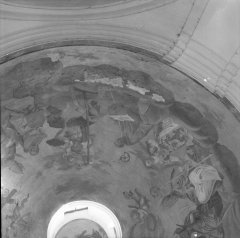 pohled do interiéru - výmalba klenby