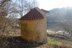 pohled zezadu zleva