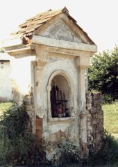 kaplička před opravou