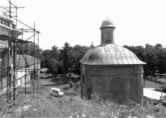 kaple sv. Floriána, klášterní budova v pozadí vlevo