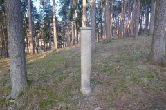 sloupek pod zastavení křížové cesty