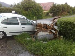 původní kaplička zničená autohavárií