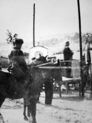 historické foto kapličky (v pozadí)