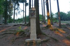 zastavení křížové cesty - pohled zepředu