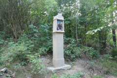 zastavení křížové cesty - pohled zepředu zleva