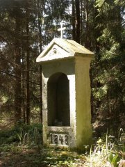 kaplička křížové cesty zepředu zprava