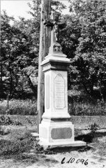 historické foto zvoničky (za křížem)