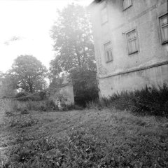 chátrající klášter