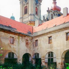 oprava střech kláštera