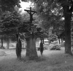 park okolo areálu s Ukřižovaným