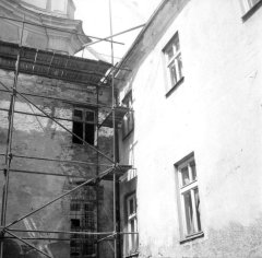 zadní strana ambitů