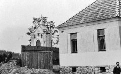 historické foto původní kapličky po stavbě domu