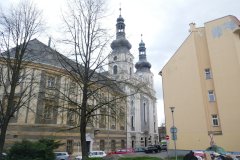 pohled zepředu zleva