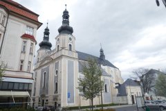 pohled zepředu zprava