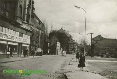 starší foto kostela (vlevo)