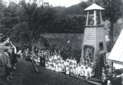 historické foto svěcení zvoničky