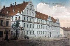 dobová pohlednice s kapličkou (vlevo)