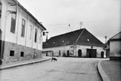 historické foto solnice s kaplí (vlevo od hlavního vchodu)