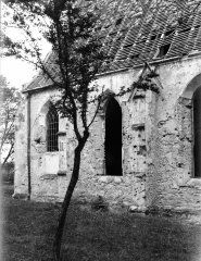 kostel poškozený při bojích