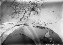 interiér kostela poškozený bombardováním