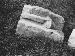 pozůstatky kostela, rohová konzola s žebrem