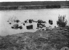 zbytky kostela nalezené v řečišti Moravy