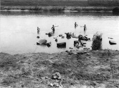 zbytky kostela nalezené v řečišti Moravy