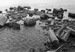 zbytky kostela nalezené v řečišti Moravy