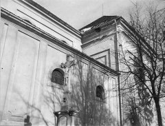 starší foto kostela poškozeného při bojích