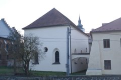 pohled zezadu zleva