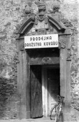 mramorový portál synagogy