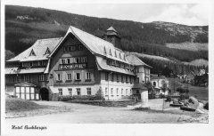 dobová pohlednice bývalého hotelu s kaplí