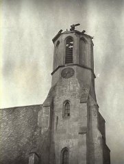 věž poškozená vichřicí