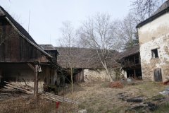 pohled na areál fary