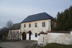 pohled zepředu zprava