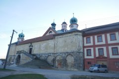 pohled zleva
